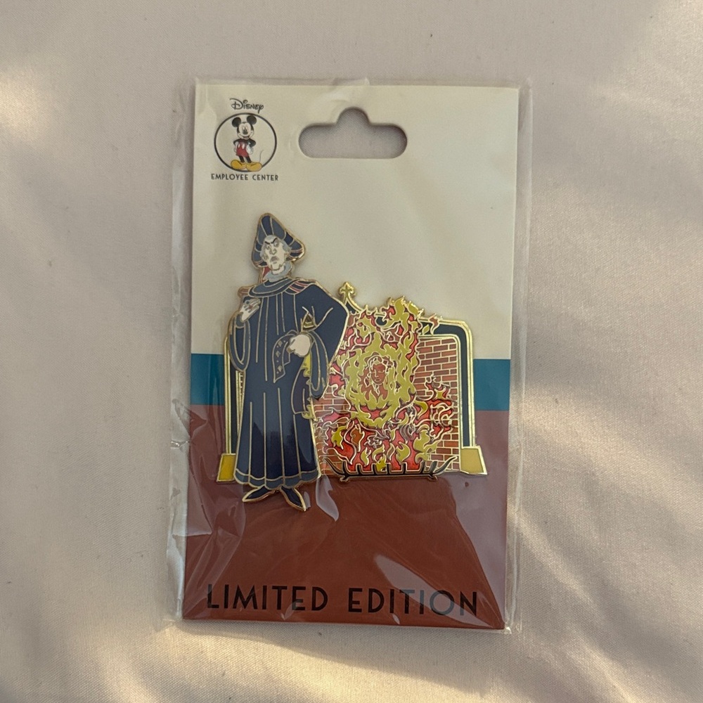 Disney DEC Frollo Villains Series - Limited Edition 250 Pin